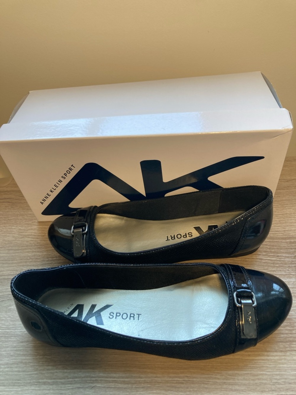 Anne Klein Sport acacia Black Patent-Trim round toes slip on shoes 7,5
